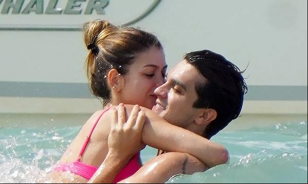 Izabela Cunha e Luan Santana curtem férias românticas em St. Barth.(Imagem:The Grosby Group)