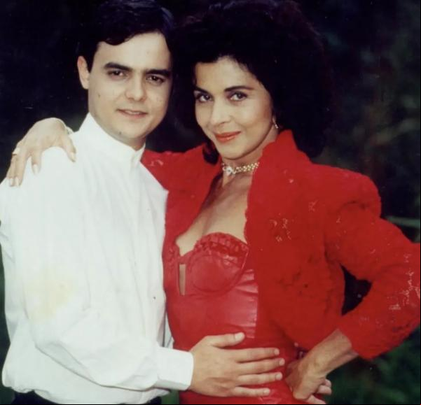 Tieta (Betty Faria) se envolve com o sobrinho, o seminarista Ricardo (Cássio Gabus Mendes),em Tieta.(Imagem:Globo)