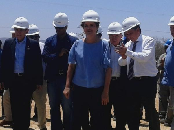 Dilma chega visita obras da Transnordestina na cidade de Paulistana.(Imagem:Catarina Costa/G1)
