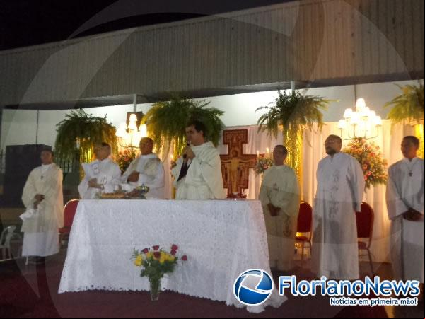 Prefeito Gilberto Júnior concedeu honraria a professora Rubenita Ferreira.(Imagem:FlorianoNews)