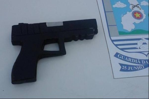 Adolescente suspeito de assaltos na Uespi é apreendido com arma de brinquedo.(Imagem:florianonews.piauiconectado.com)