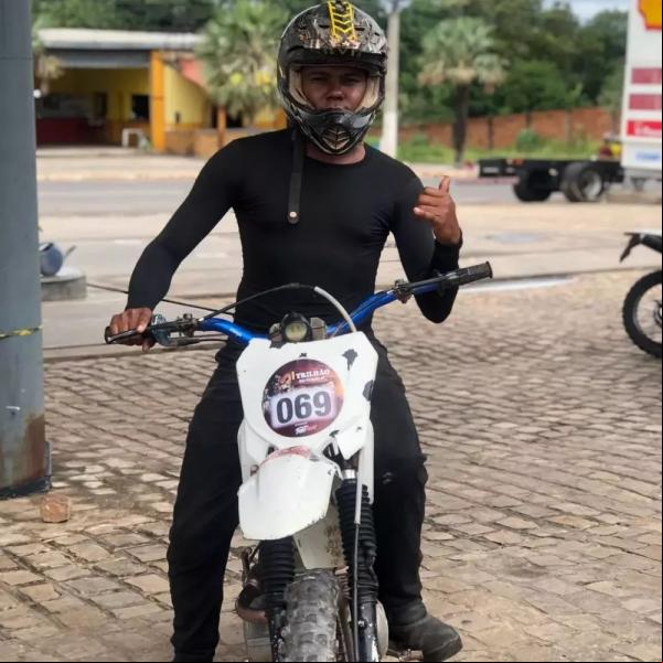 Piloto de motocross Agno Santos, de 21 anos, foi morto a tiros por policial militar em barreira na PI-140.(Imagem:Reprodução/ Redes sociais)