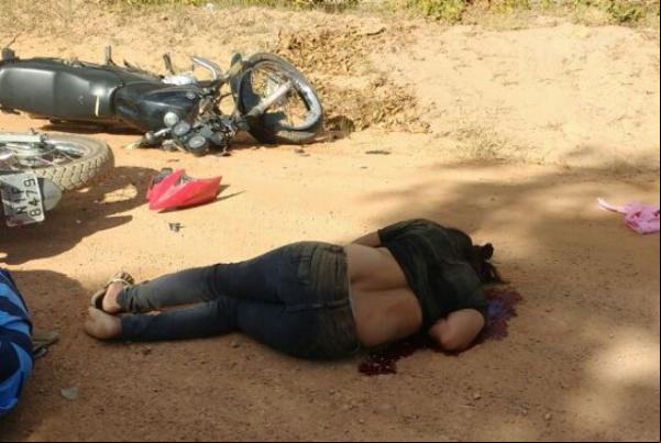 Mulher que acompanhava motociclista ficou gravemente ferida.(Imagem:Divulgação)
