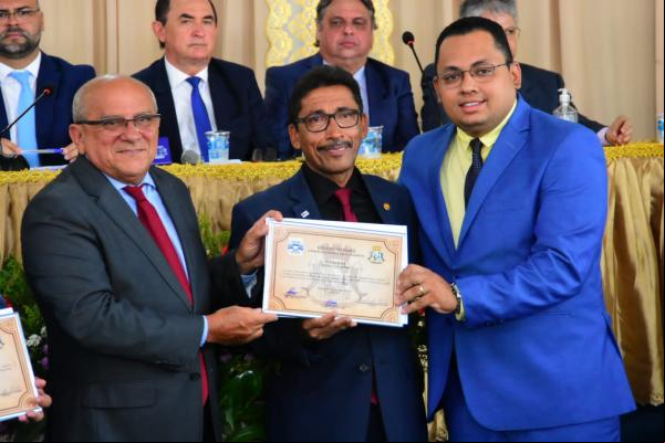 Sessão Solene concede títulos de cidadania em homenagem aos 126 anos de Floriano(Imagem:CMF)