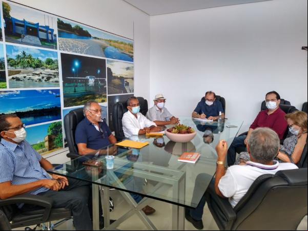 Classe empresarial apresenta ao Prefeito indicações para revitalização do Floriano Shopping.(Imagem:Divulgação)