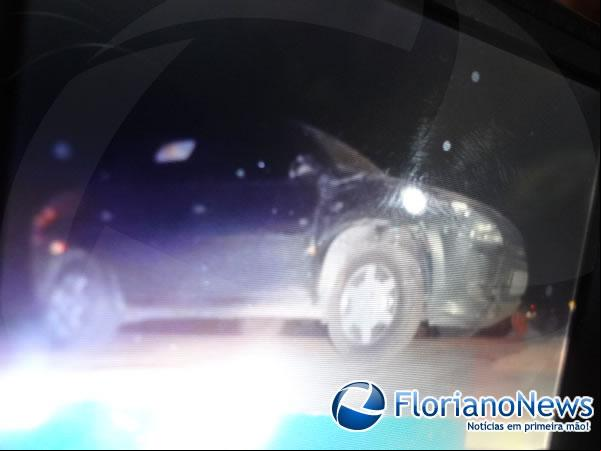 Tombamento de bitrem provoca engavetamento de três veículos na BR-343. (Imagem:FlorianoNews)