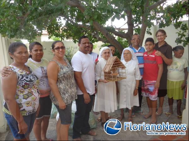 Na véspera do Natal Igreja distribui cestas básicas para famílias carentes.(Imagem:FlorianoNews)
