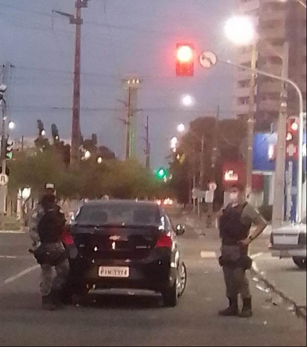 A Polícia Militar fez o isolamento do local do crime até a chegada das equipes da Perícia Criminal. O caso deve ser investigado pelo Departamento de Homicídios e Proteção à Pessoa(Imagem:Reprodução)