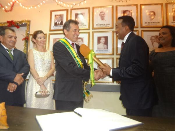 Gilberto Júnior tomou posse da prefeitura de Floriano.(Imagem:FlorianoNews)