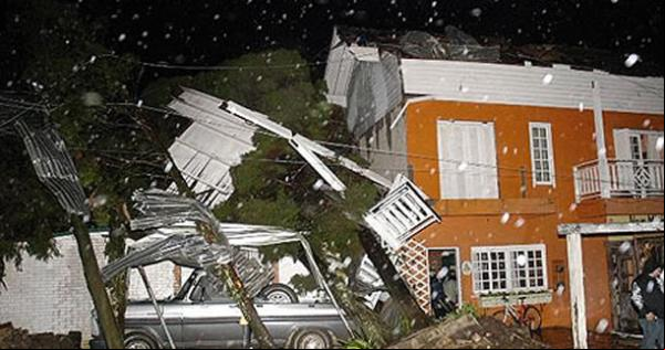 Temporal deixou rastro de destruição por onde ou na Serra Gaúcha(Imagem: Rafael Cavalli / Jornal NH / Correio do Povo)