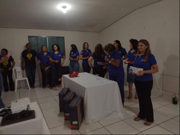 Rotary Club de Floriano Médio Parnaíba promove ação de solidariedade na APAE com entrega de brindes e dafé da manhã.(Imagem:FlorianoNews)