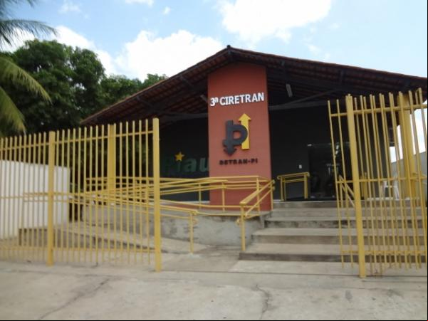 Falta de lacres para placas no DETRAN prejudicam motoristas.(Imagem:FlorianoNews)