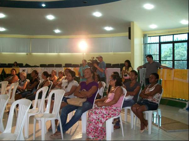 Deputada Flora Izabel vem a Floriano para entrega da primeira parcela de incentivo a ONG.(Imagem:FlorianoNews)
