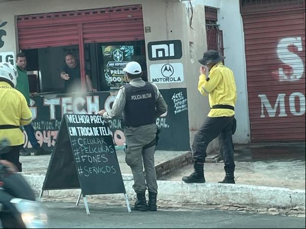  SUTRAN e Pelotão de Trânsito promovem ação de organização do tráfego no centro de Floriano.(Imagem:Divulgação/PM)
