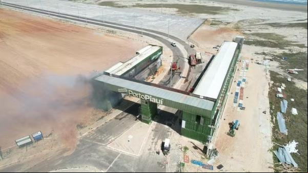 Incêndio atinge canteiro de obras do Porto de Luís Correia, no litoral do Piauí.(Imagem:Divulgação/Porto Piauí)