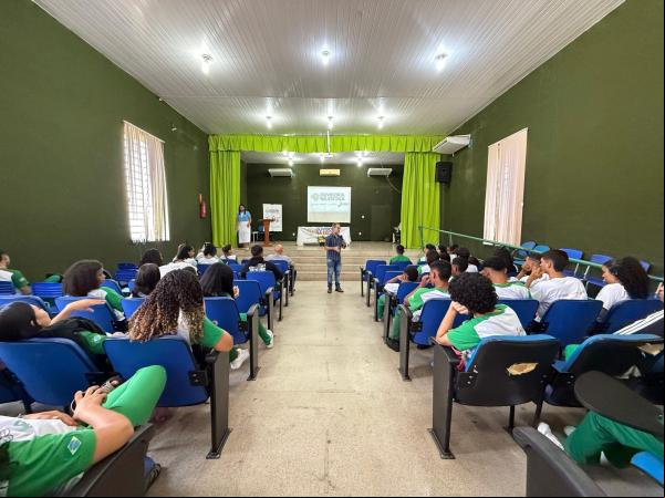 Os estudantes aprenderam sobre o papel da Ouvidoria, os diferentes tipos de manifestações e os canais disponíveis para registrar suas demandas.(Imagem:Divulgação)