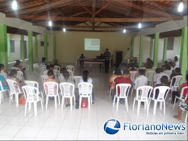 Paroquianos de Nazaré do Piauí participam de Assembleia de Pastoral. (Imagem:FlorianoNews)