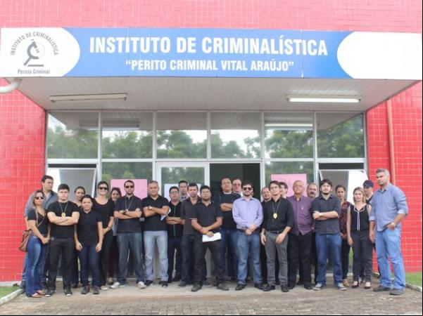Profissionais de IML e Instituto de Criminalística paralisam atividades.(Imagem:Catarina Costa / G1)