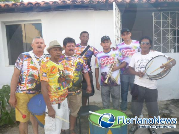 Bloco Chanas Cheirosas esquenta a quinta-feira pré-carnaval em Floriano.(Imagem:FlorianoNews)