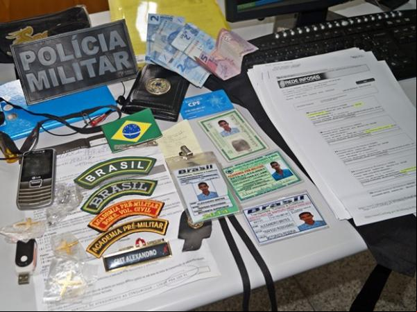Vários documentos falsos foram encontrados com o falsário.(Imagem:Danilo Bezerra/Cidadesnanet)