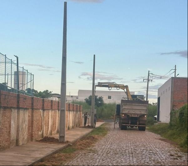 Infraestrutura: Prefeitura de Floriano amplia parque de iluminação pública.(Imagem:Secom)