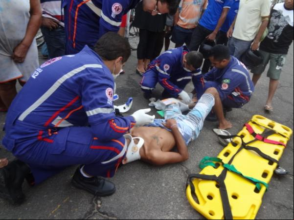Acidente envolvendo carro e moto na Av. Bucar Neto. (Imagem:FlorianoNews)