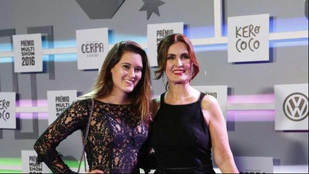 Biquíni, pets e família: fotos da filha de Fátima e Bonner são um sucesso na web(Imagem:Reprodução)