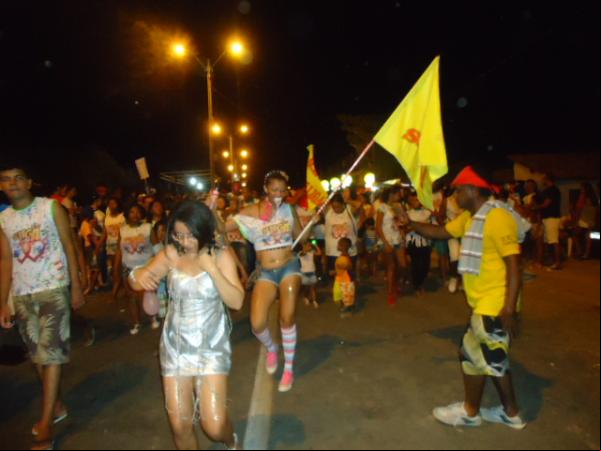 Sete Escolas do Grupo de o se apresentaram no 1º dia de desfiles em Floriano.(Imagem:FlorianoNews)