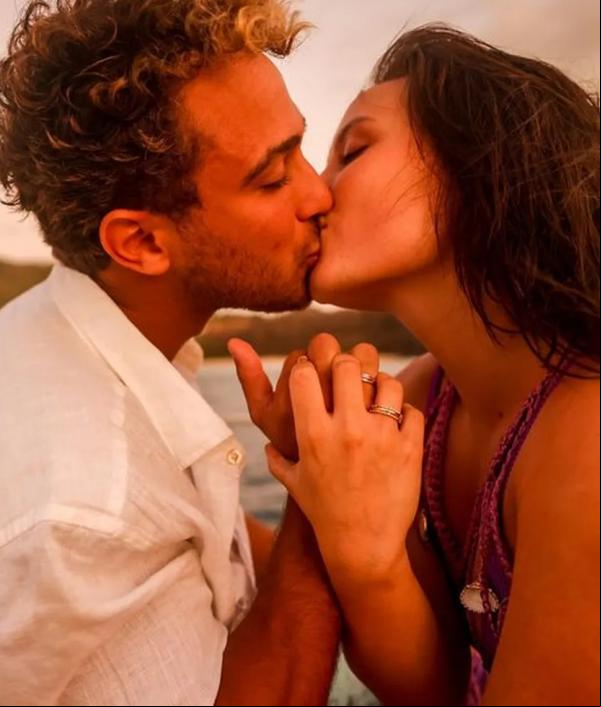 André Luiz Frambach e Larissa Manoela ficam noivos.(Imagem:Reprodução/Instagram)
