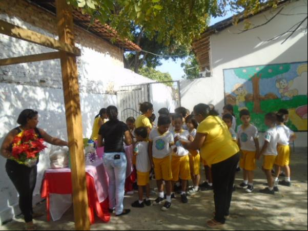 Escola Mega oferece café da manhã em homenagem ao Dia dos Pais.(Imagem:FlorianoNews)
