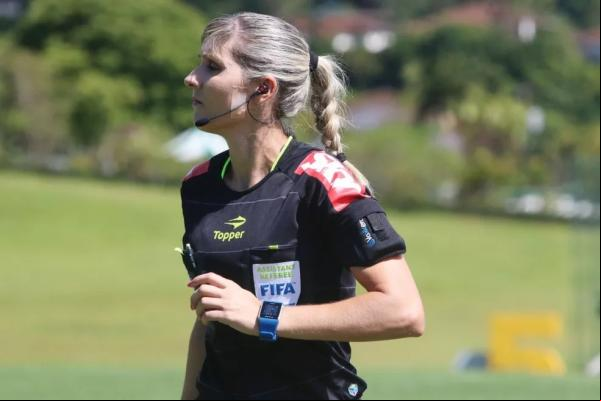 Neuza Inês Back será a primeira mulher brasileira a trabalhar como assistente em uma Copa do Mundo.(Imagem: Kin Saito/CBF )