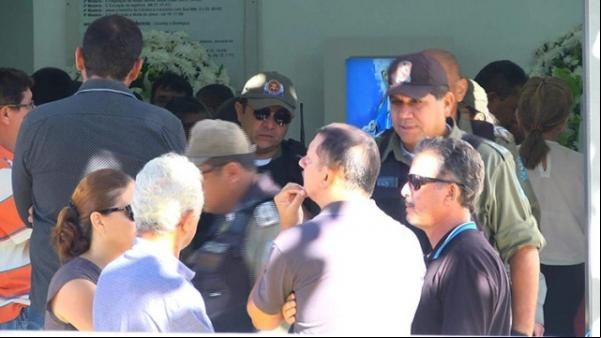 Corpo de PM chega a Parnaíba e amigos de farda prestam homenagens.(Imagem:florianonews.piauiconectado.com)