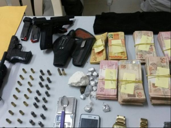 Uma parte do dinheiro foi apreendido pela polícia de Floriano.(Imagem:Divulgação/Polícia Militar)