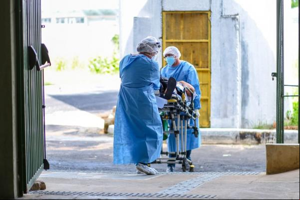 Primeiros pacientes chegam ao Hospital de Campanha Estadual (HCE), no Ginásio Verdão, em Teresina.(Imagem:Divulgação/Sesapi)