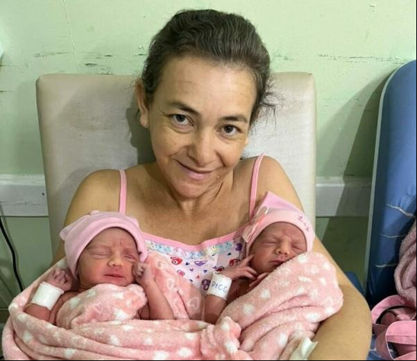 As gêmeas Luna Vitória e Liz Valentina nasceram no dia 13 de setembro de 2023, às 20h20, por meio de uma cesariana.(Imagem:Divulgação)