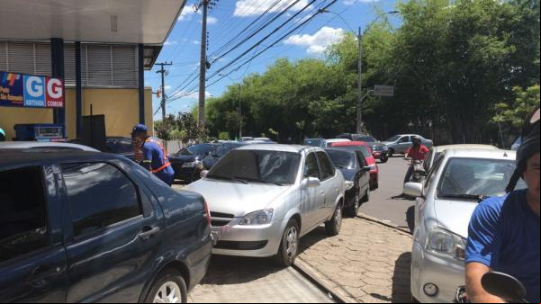 Postos de combustíveis não poderão funcionar neste fim de semana.(Imagem:Lorena Linhares/G1)