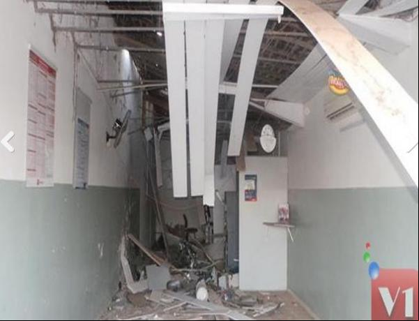 Bandidos explodem banco e atiram mais de 100 vezes contra delegacia(Imagem:florianonews.piauiconectado.com)