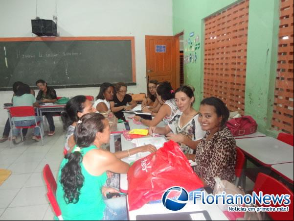 Professores da rede municipal participaram de encontro de formação do PNAIC.(Imagem:FlorianoNews)