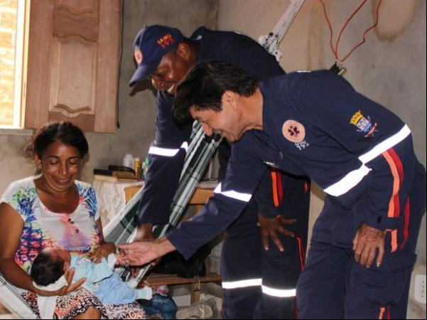 Dona de casa recebeu equipe que ajudou no parto do Samuel em Teresina.(Imagem: Gilcilene Araujo/G1)
