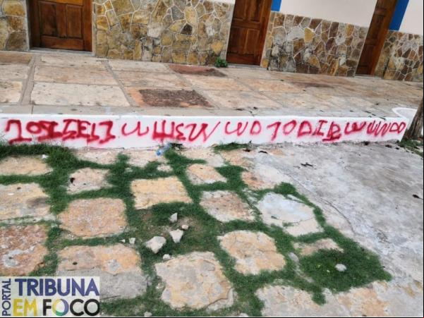 Igreja católica é alvo de pichação em município no Norte do Piauí(Imagem:Tribuna em foco)
