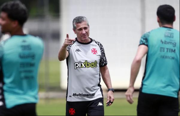 Jorginho terá semanas intensas de trabalho no Vasco.(Imagem:Daniel Ramalho/CRVG)