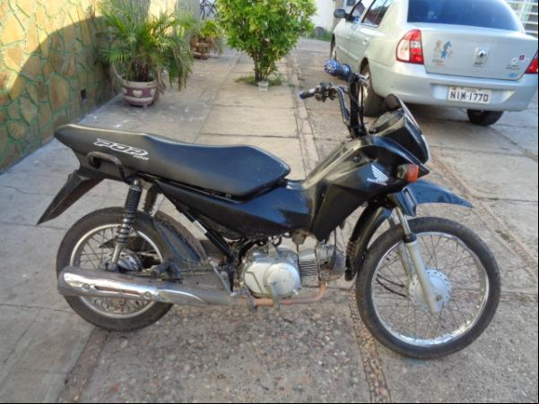 Motocicleta é abandonada durante abordagem policial em Floriano.(Imagem:FlorianoNews)
