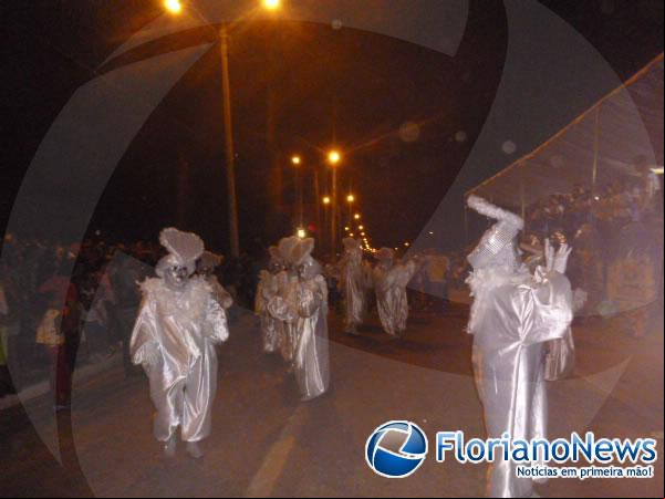 Desfile das escolas de samba atrai grande público no último dia de Carnaval em Floriano.(Imagem:FlorianoNews)