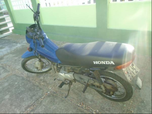 Motocicleta abandonada é encaminhada para o Batalhão da PM de Floriano(Imagem:FlorianoNews)