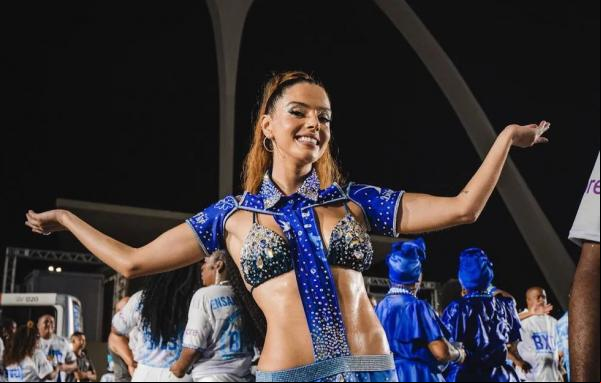 Giovanna Lancellotti em um ensaio da Beija-Flor de Nilópolis.(Imagem:Vitor Reis/Reprodução Instagram )
