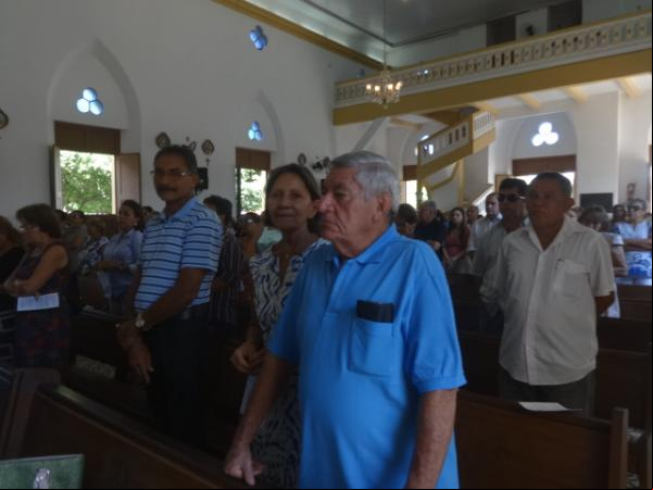Familiares e amigos participaram da missa de corpo presente de Antão Reis.(Imagem:FlorianoNews)