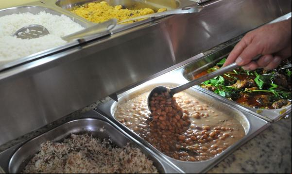 Estudo mostra disparidade de gastos com comida na população brasileira.(Imagem:Antonio Cruz/ABr)