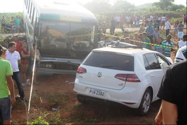 Irmão de prefeito morto em acidente al mal; vice-prefeita está em choque.(Imagem:florianonews.piauiconectado.com)