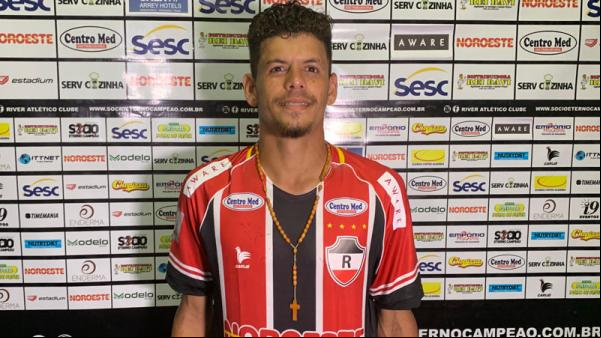 Da Série B do Piauí para a Copa do Nordeste: Emerson se emociona e dedica gol no River aos pais falecidos(Imagem:Fábio Lima/florianonews.piauiconectado.com)