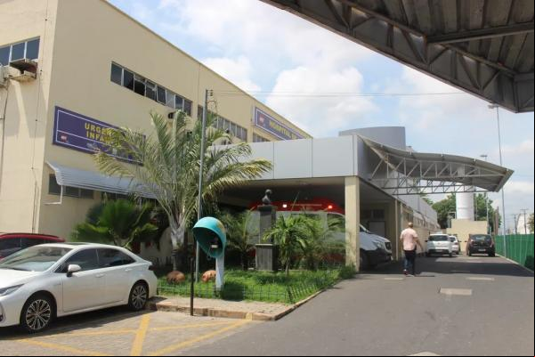 Vítima foi socorrida com vida e levada ao Hospital de Urgência de Teresina (HUT).(Imagem:Ilanna Serena/g1)